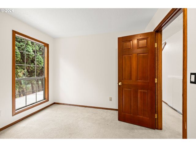 464 LIVINGOOD Ln, Lake Oswego, OR 97034