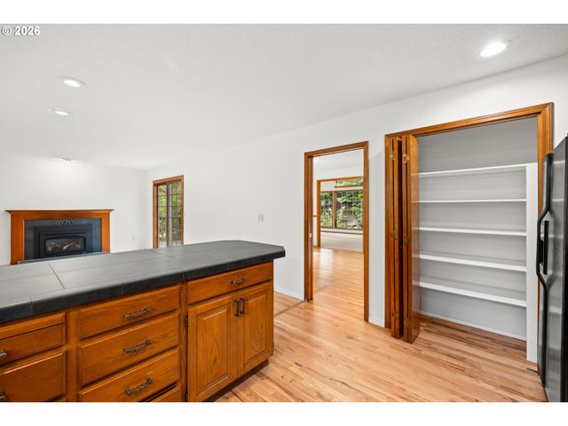 464 LIVINGOOD Ln, Lake Oswego, OR 97034
