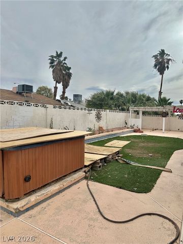 4060 East Harmon Avenue, Las Vegas, NV 89121