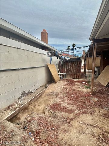 4060 East Harmon Avenue, Las Vegas, NV 89121