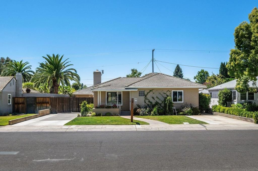 Image 1 of property listing at 729 S Pleasant Avenue, Lodi, CA 95240