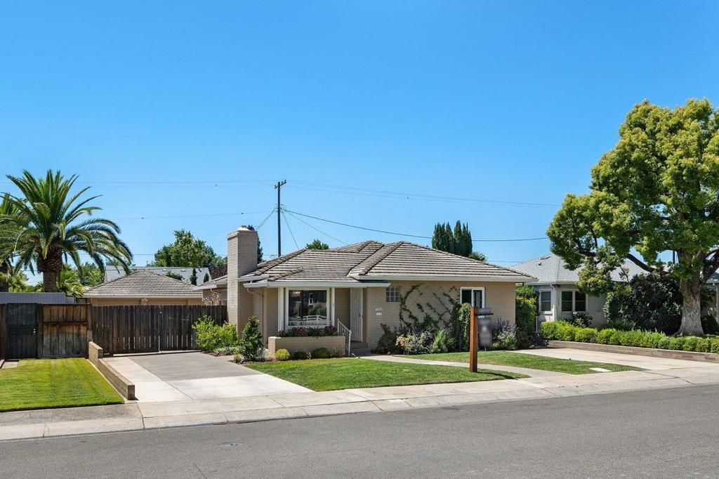 Image 2 of property listing at 729 S Pleasant Avenue, Lodi, CA 95240
