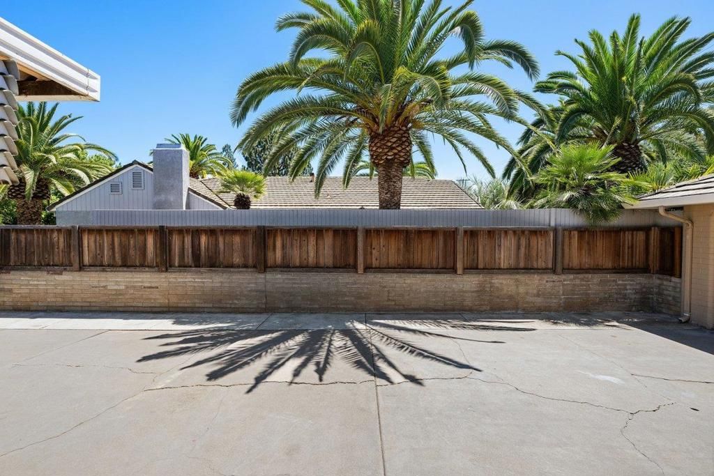 Image 31 of property listing at 729 S Pleasant Avenue, Lodi, CA 95240