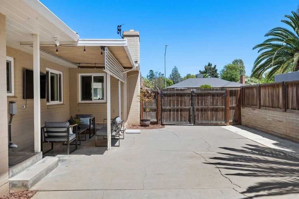 Image 32 of property listing at 729 S Pleasant Avenue, Lodi, CA 95240