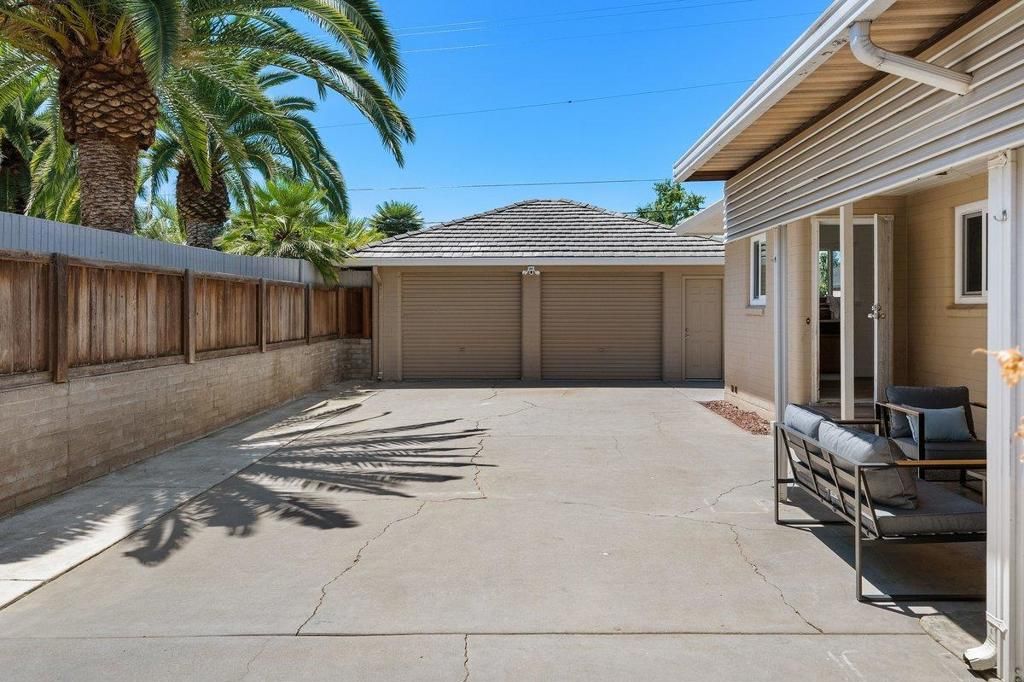 Image 34 of property listing at 729 S Pleasant Avenue, Lodi, CA 95240