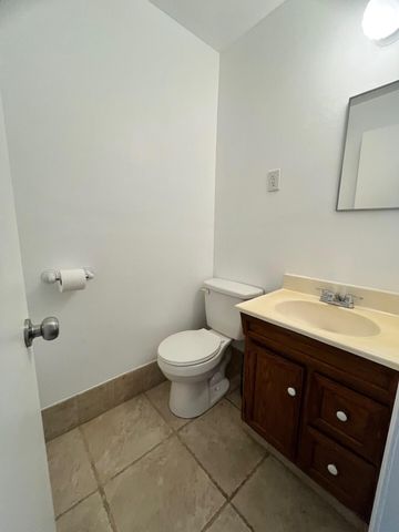 2528 S Watson Street, Visalia, CA 93277