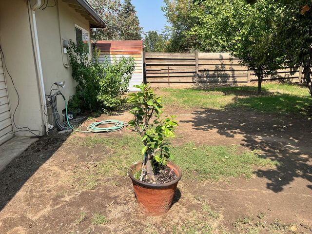 2528 S Watson Street, Visalia, CA 93277