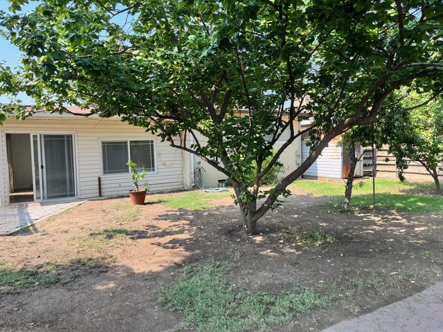 2528 S Watson Street, Visalia, CA 93277