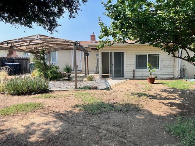 2528 S Watson Street, Visalia, CA 93277