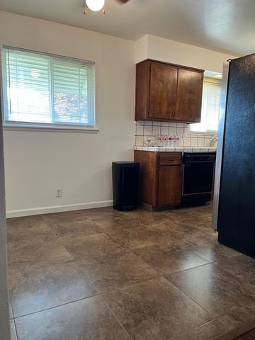 2528 S Watson Street, Visalia, CA 93277