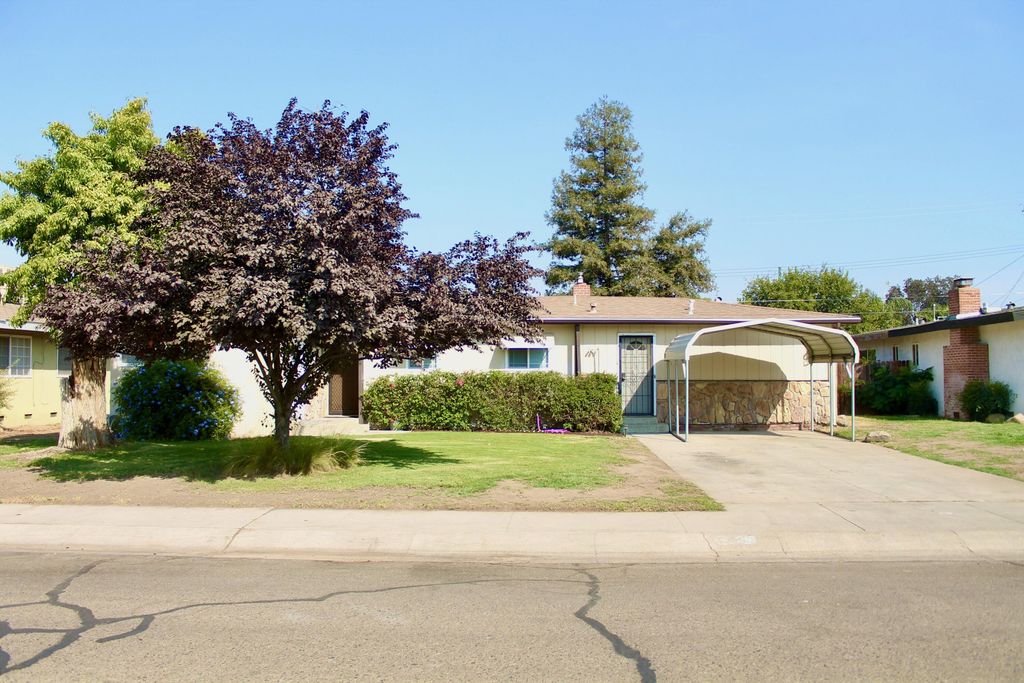 2528 S Watson Street, Visalia, CA 93277