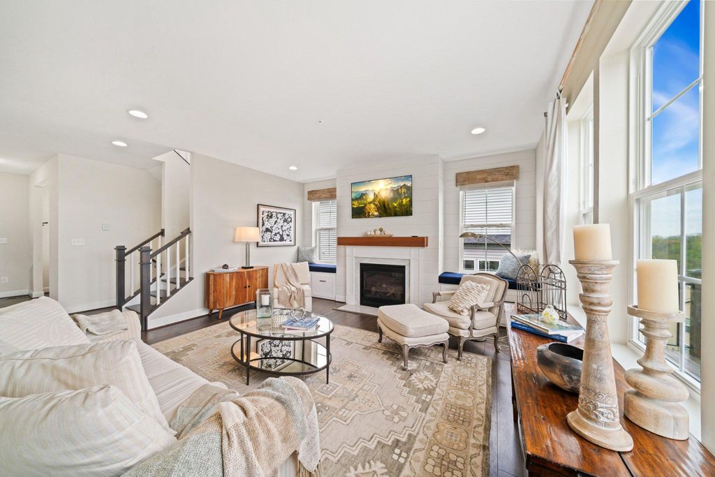 Image 2 of property listing at 9920 ARAPAHOE RD, New Market, MD 21774