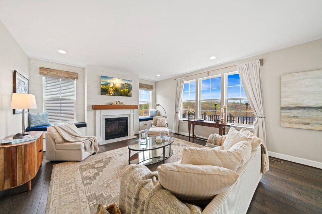 Image 4 of property listing at 9920 ARAPAHOE RD, New Market, MD 21774