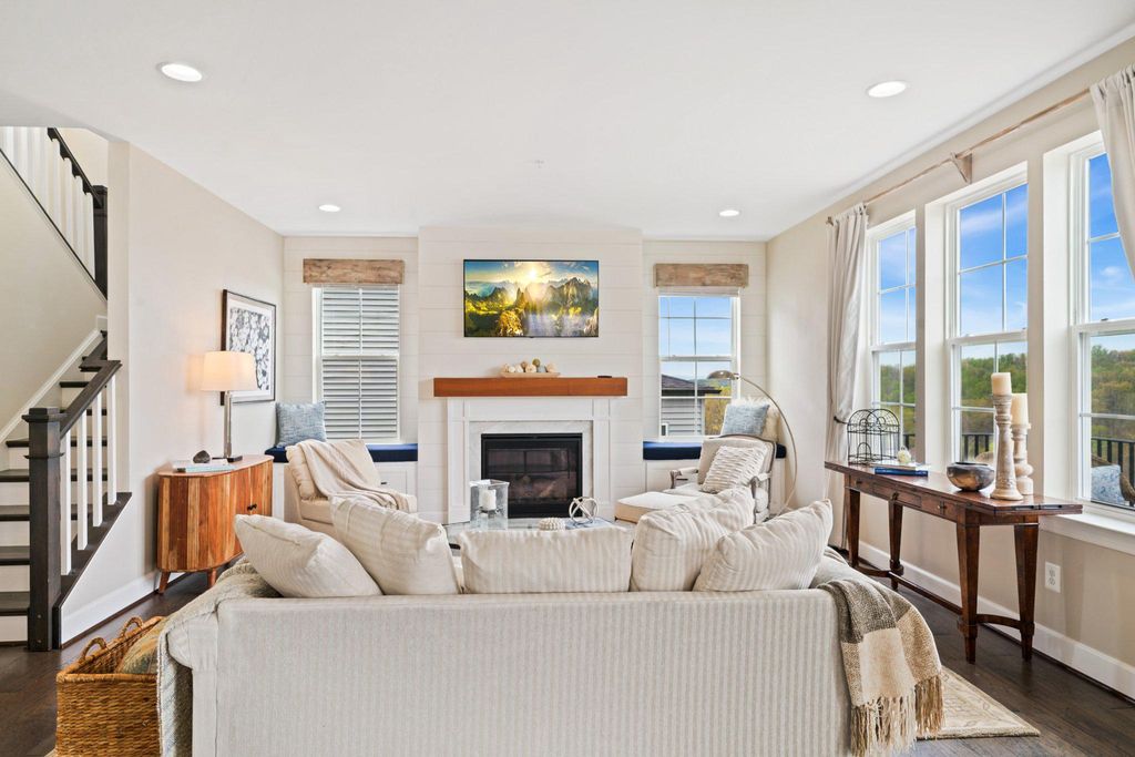 Image 5 of property listing at 9920 ARAPAHOE RD, New Market, MD 21774