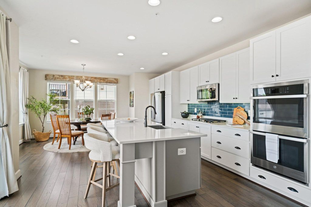 Image 6 of property listing at 9920 ARAPAHOE RD, New Market, MD 21774