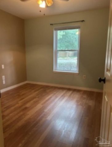 6568 Sinclair St, Milton, FL 32570
