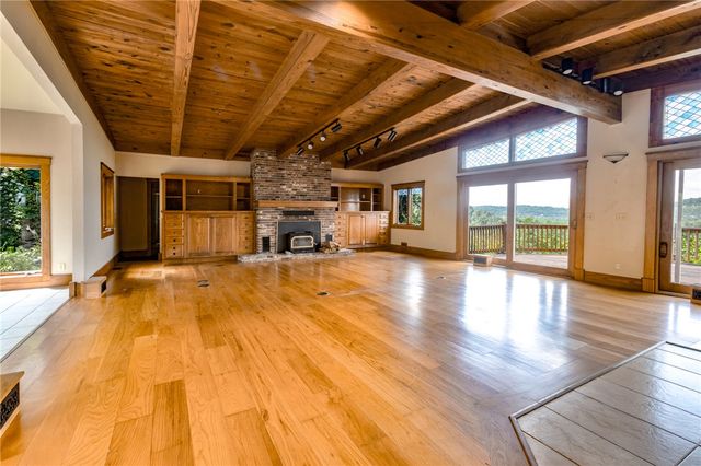 11375 High Sky Inn Road, Hindsville, AR 72738