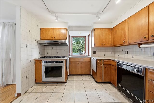 21 Lynn Lea Street, Amherst, NY 14221