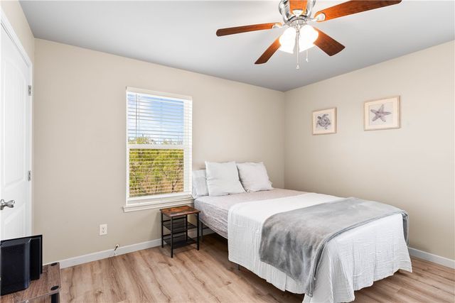 274 Post Oak Ln, Rockport, TX 78382