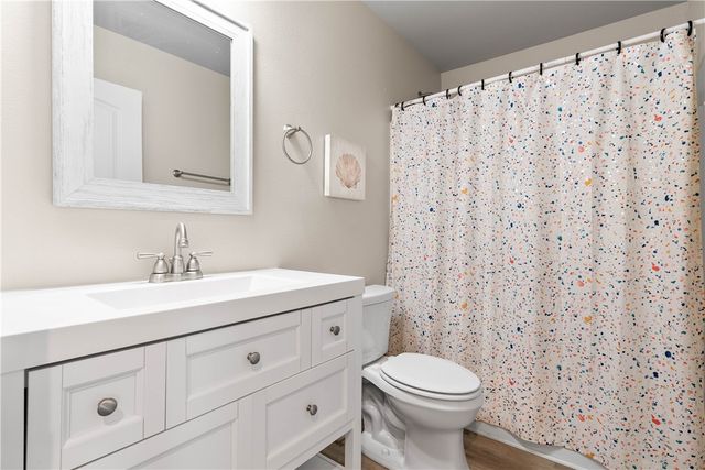 274 Post Oak Ln, Rockport, TX 78382