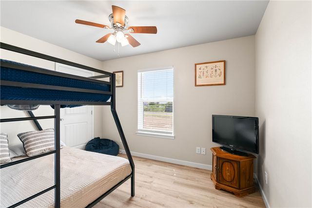 274 Post Oak Ln, Rockport, TX 78382