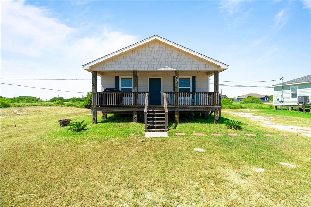 274 Post Oak Ln, Rockport, TX 78382