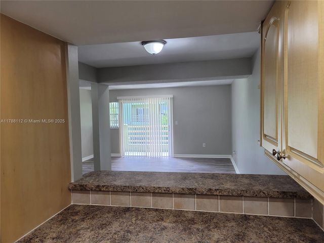 11123 NW 7th St 203-4, Miami, FL 33172
