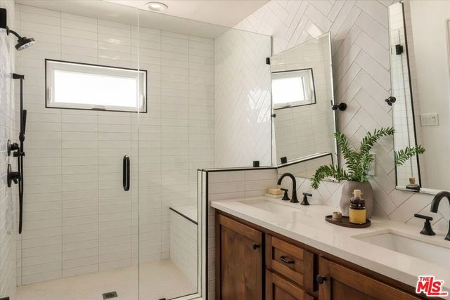 2441 Claremont Avenue, Los Angeles, CA 90027