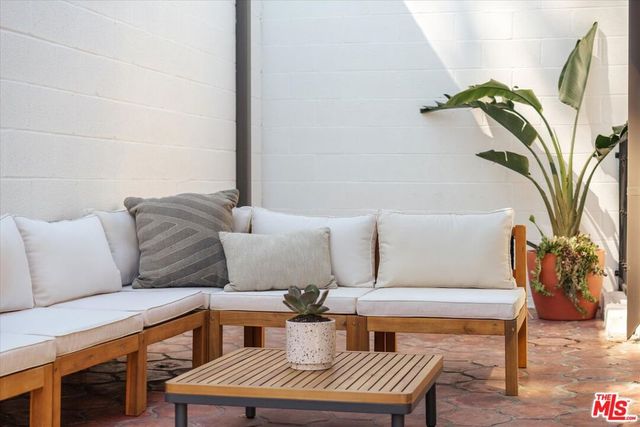 2441 Claremont Avenue, Los Angeles, CA 90027