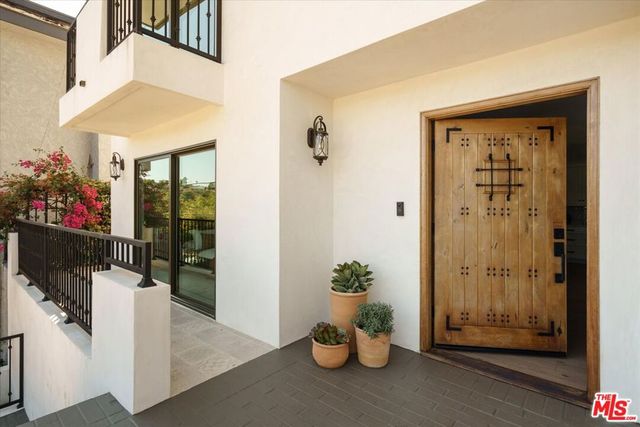 2441 Claremont Avenue, Los Angeles, CA 90027