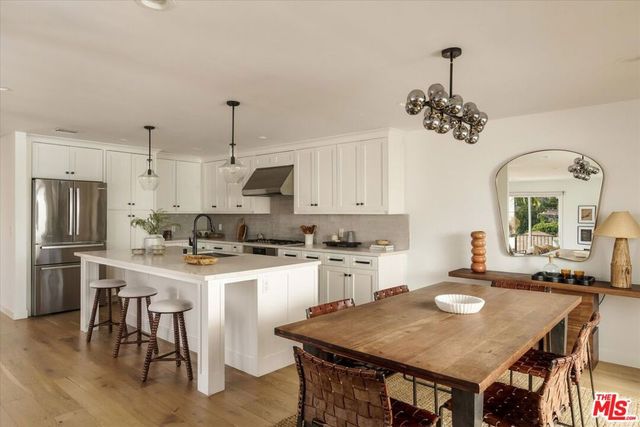 2441 Claremont Avenue, Los Angeles, CA 90027