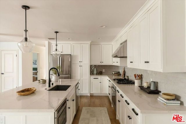 2441 Claremont Avenue, Los Angeles, CA 90027