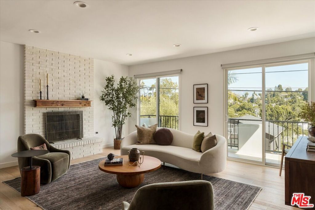 2441 Claremont Avenue, Los Angeles, CA 90027 — photo 2