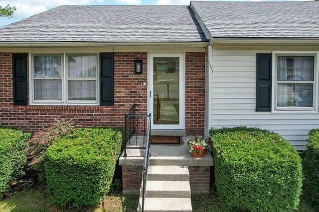 3700 Forest Green Drive, Lexington, KY 40517