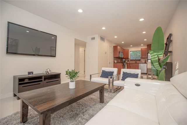 601 SE 5th Court 108, Fort Lauderdale, FL 33301