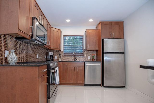 601 SE 5th Court 108, Fort Lauderdale, FL 33301