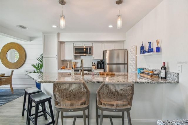 1125 PINELLAS BAYWAY S 302, Tierra Verde, FL 33715