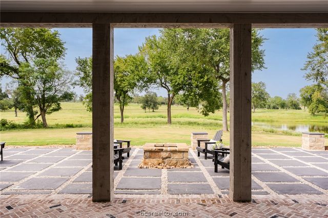 404 Blackberry Lane, Washington, TX 77880