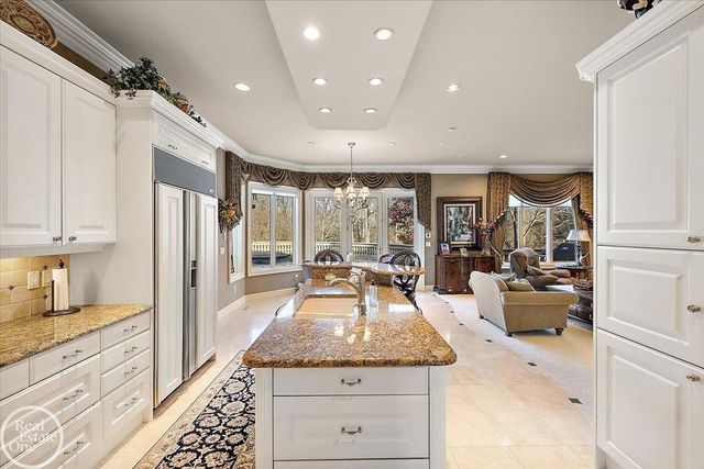 4575 Hidden Glen Circle, Oakland Twp, MI 48306