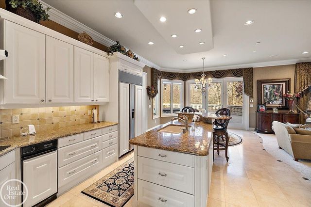 4575 Hidden Glen Circle, Oakland Twp, MI 48306