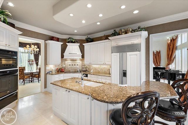 4575 Hidden Glen Circle, Oakland Twp, MI 48306