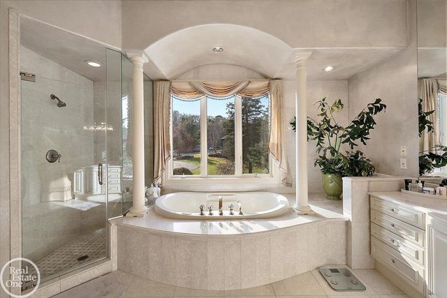 4575 Hidden Glen Circle, Oakland Twp, MI 48306