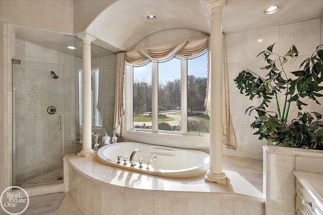 4575 Hidden Glen Circle, Oakland Twp, MI 48306