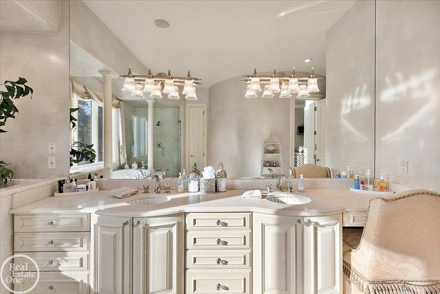 4575 Hidden Glen Circle, Oakland Twp, MI 48306