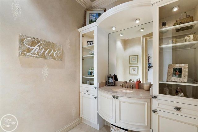 4575 Hidden Glen Circle, Oakland Twp, MI 48306