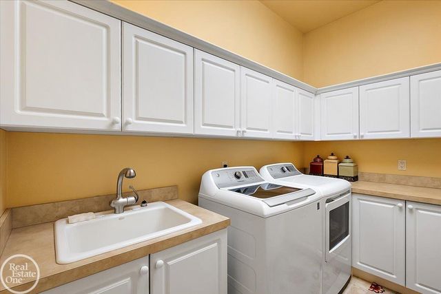 4575 Hidden Glen Circle, Oakland Twp, MI 48306