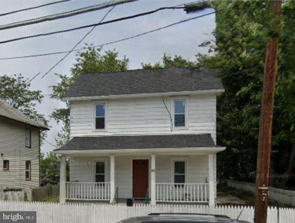 15 WALNUT ST, Penns Grove, NJ 08069