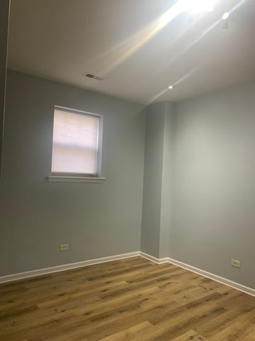 2319 E 70th Place 10, Chicago, IL 60649
