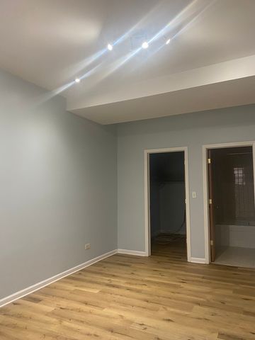 2319 E 70th Place 10, Chicago, IL 60649