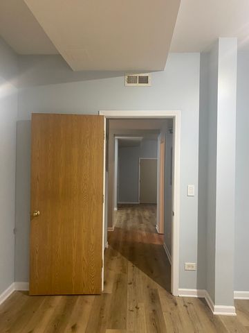 2319 E 70th Place 10, Chicago, IL 60649